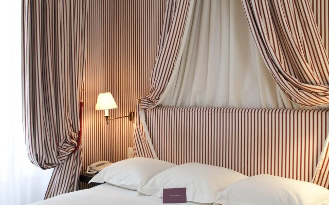 Le Belgrand Hotel Paris Champs Elysees, Tapestry by Hilton