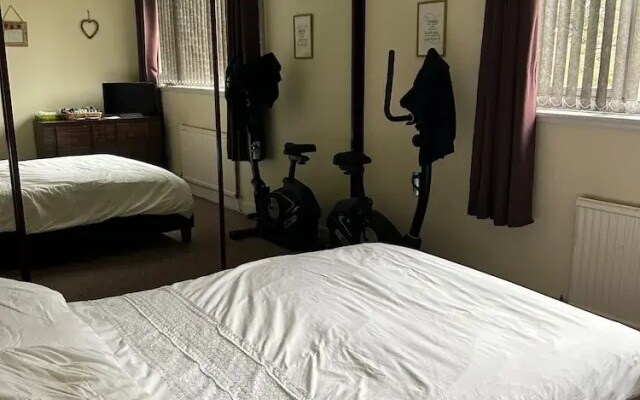 6guests-parking-petsok-familyfriendly-garden