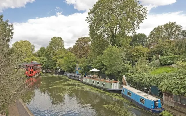 Spacious Lower Ground Studio in Primrose Hill