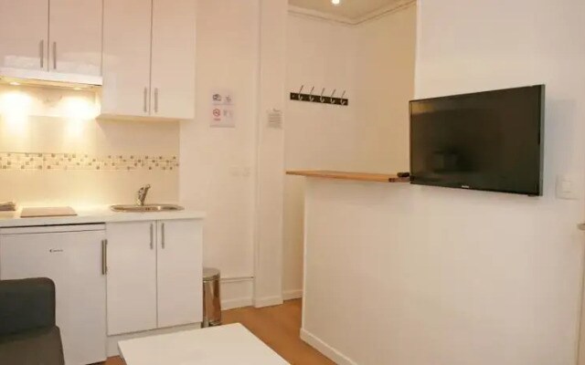 ApartEiffel