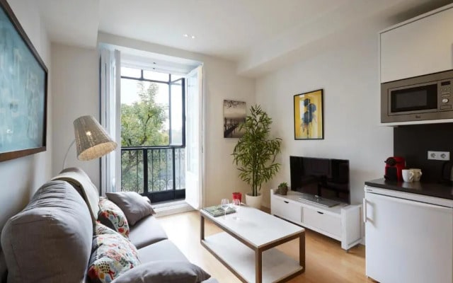 LEEWAYS APARTMENT III in ALCALÁ 99