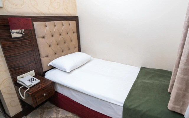 Golden Siyav Hotel