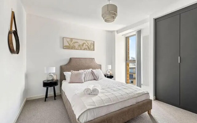 London Gateway Apartment