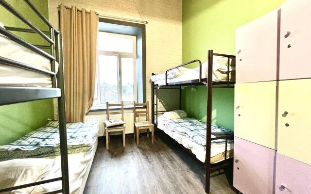 Roof Hostel (Руф Хостел)