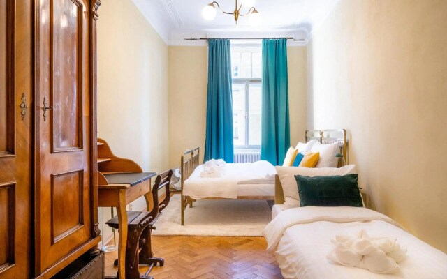 Luxurious Kafka family apt in Old Town