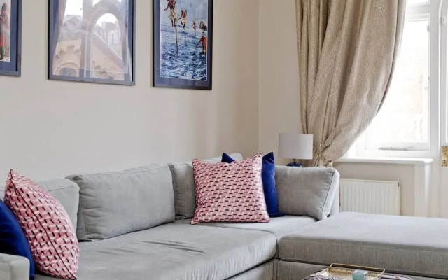 Luxurious 2-Bed Apt, 5 mins from Buckingham Palace
