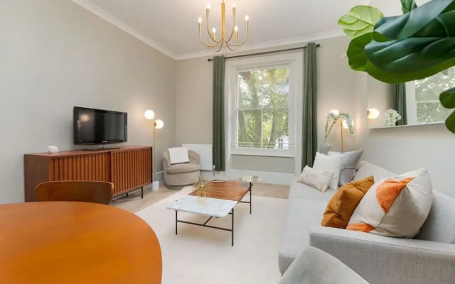 Incredible Hyde Park Apartment PS5