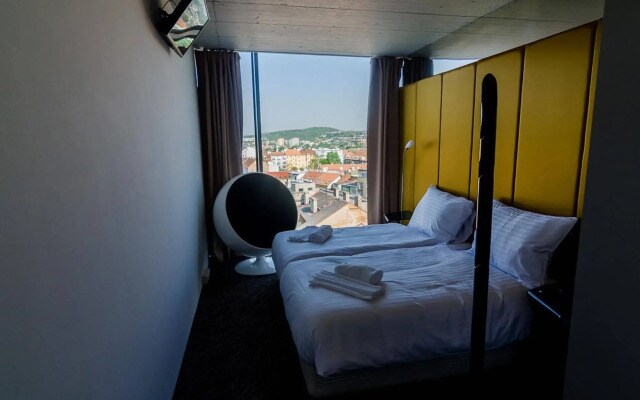 Sono Hotel