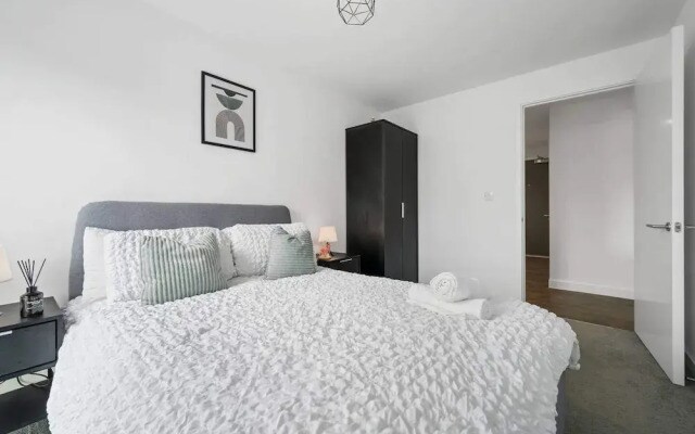 Manchester - Apartment - Sleeps 5 - Parking