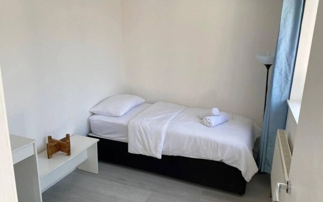 Modern Apartment in Nice Area in South London