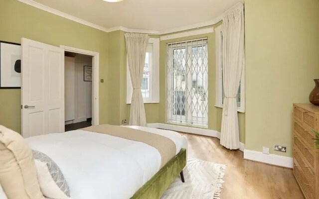 Kensington Garden Flat with Office