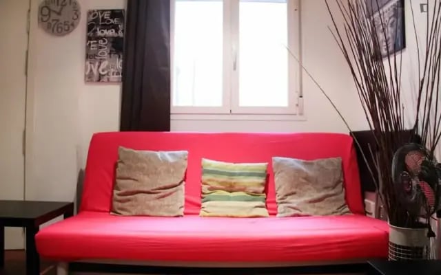 Studio in Madrid, With Wifi - 72 km From the Slopes