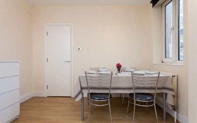 2 Bed Apartment In Kensington