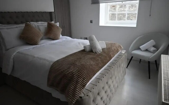 2bed Apartment-free Parking, Pets, Garden, Central