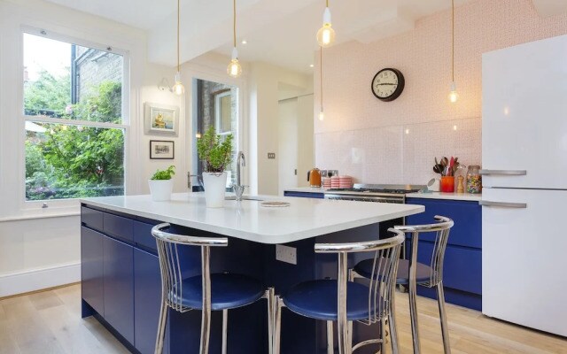 Albert Bridge Apartment