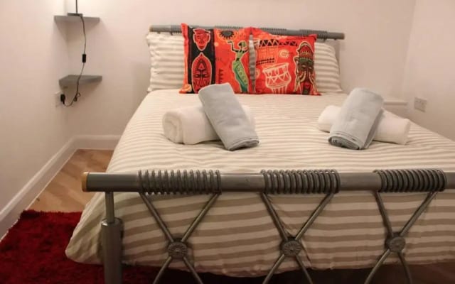 Apartment - Sleeps 2 - Parking - Station Close