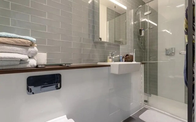 Modern 2 Bedroom Flat With a Stunning View