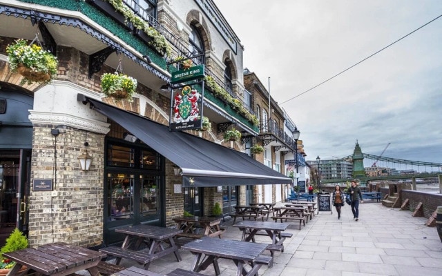 West London 3 bed Home Next to the River!