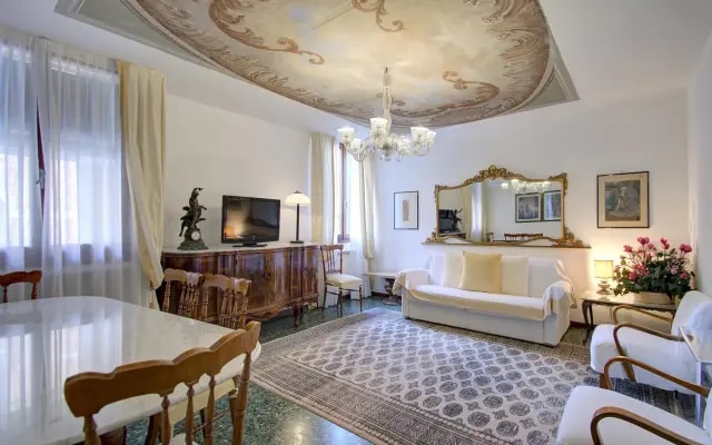 CANAL VIEWS SAN MARCO 240sqm 8pax 4Dbeds aircnd