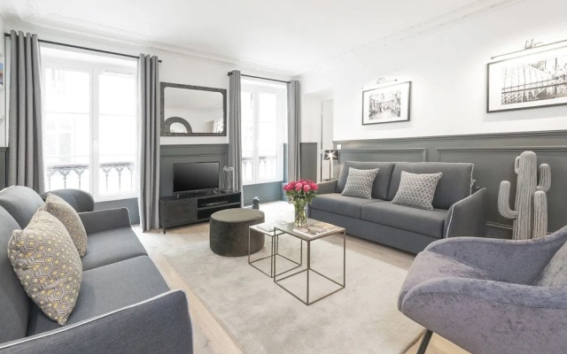 Luxury 3BDR Le Louvre II by Livinparis