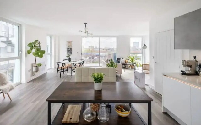 Stylish London Flat - Private Terrace - City View