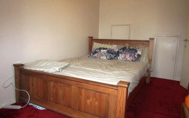 House with a garden in Arnos Grove