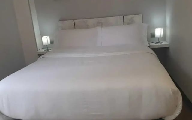 H La Cabaña