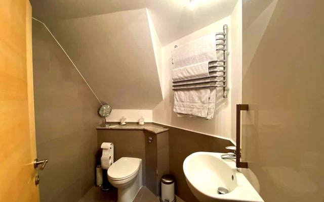 Stylish London Flat With Private Patio