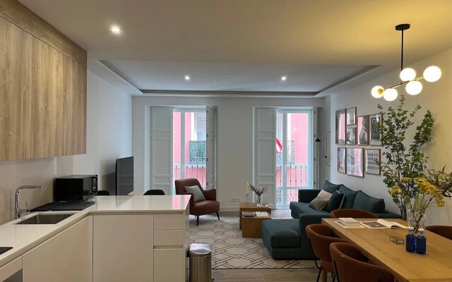 w Impressive 3BR w Sunny Terrace in Chueca