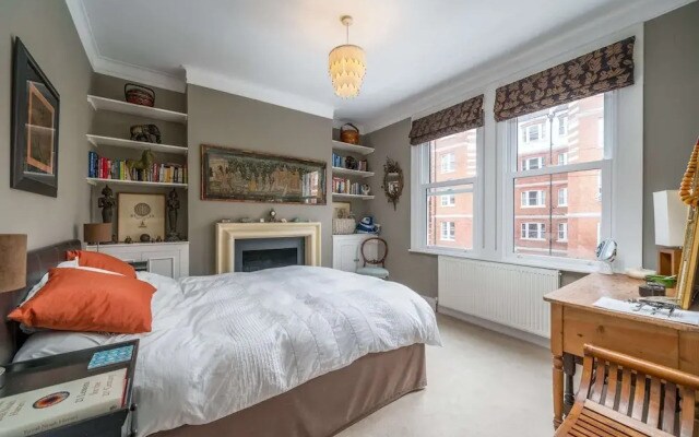 Modern flat near Battersea Park, London