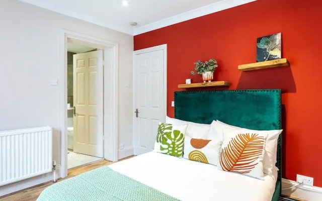 Chiswick Gem: Stylish 1-bed Flat for Modern Living