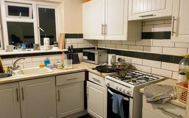 Comfortable double bedroom in London