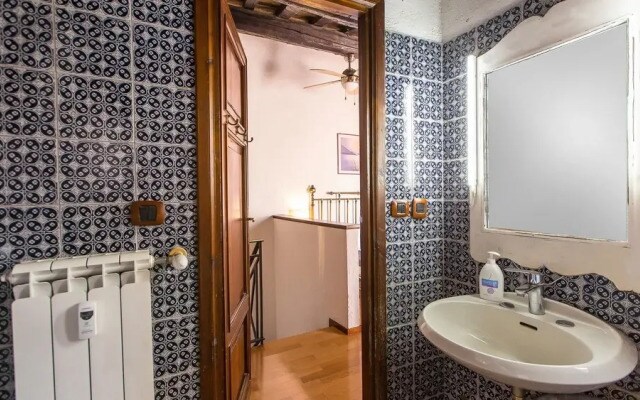 Rental in Rome Arco della Ciambella Penthouse