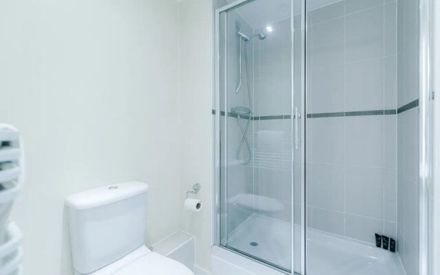 Roomspace Apartments-Courtyard Guildford