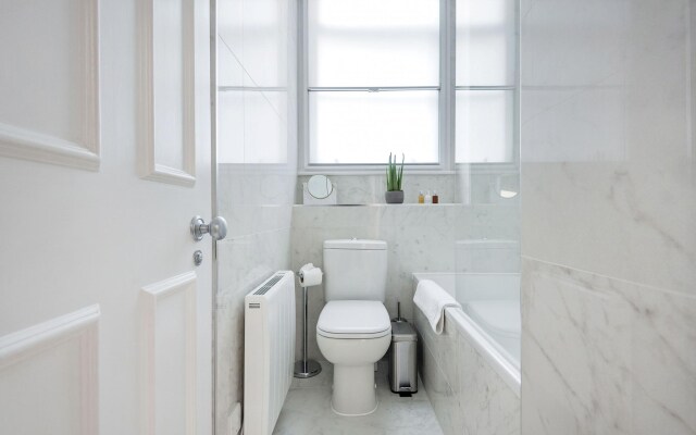 The Pavilion Road Suite Next to Sloane Square
