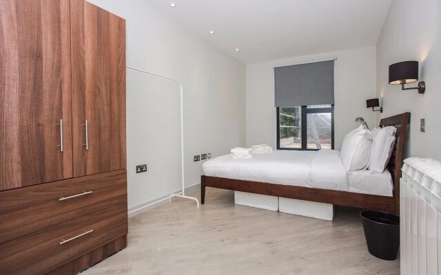 1 Bed Flat, 2 Minutes from Station