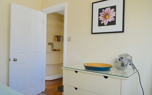 Lovely Top Floor Flat in Leafy Fulham