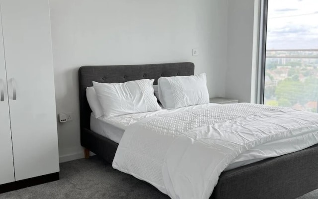 Delightfully Spacious Bright 2bedroom