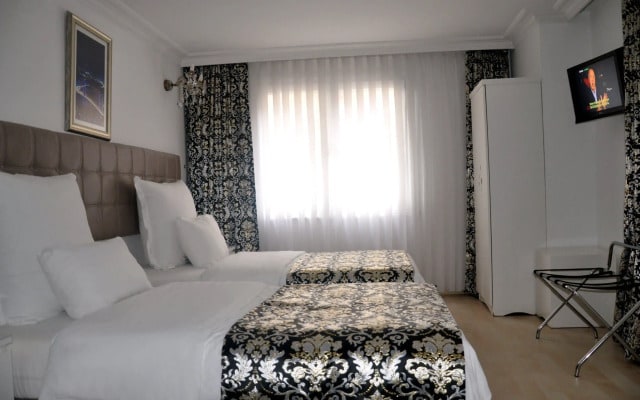 Hettie Hotel
