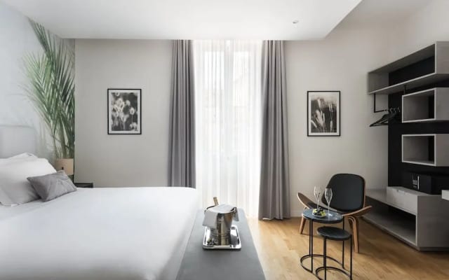 At 41 Luxury Suites & Rooms