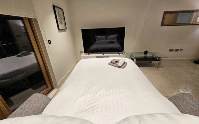 Canary Wharf Skyline Retreat