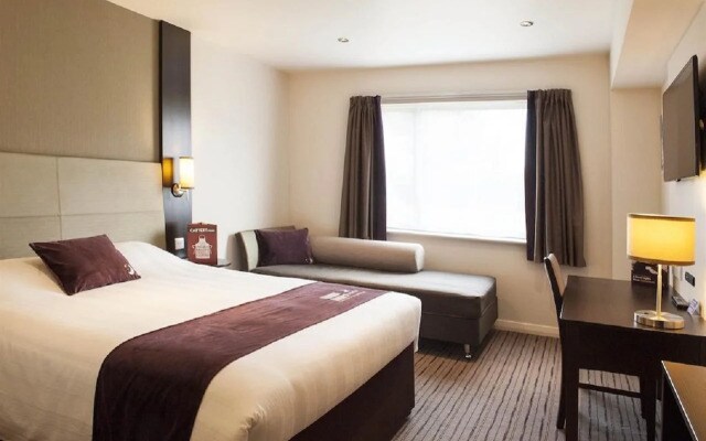 Premier Inn Woking Town Centre