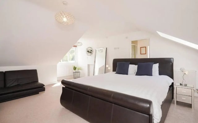 Five Acres house with hottub bbq pool table