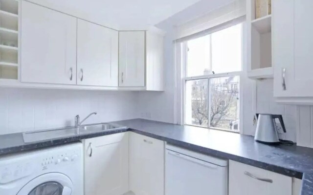 Bright 1 Bedroom Flat in Fulham