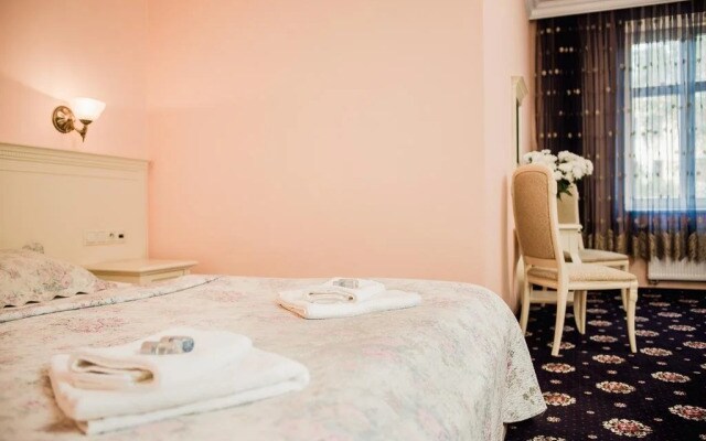 Natali Apartments