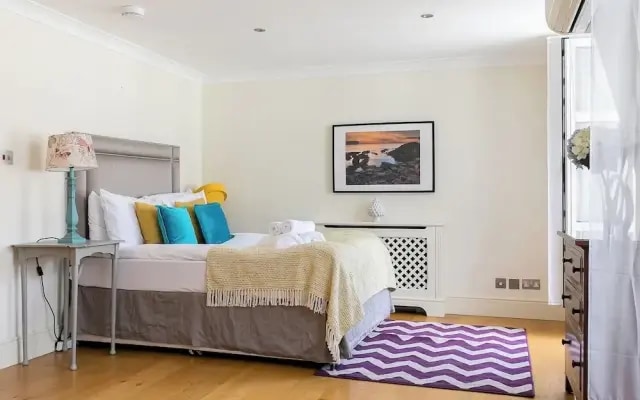 Luxury 5-bedroom Villa With Parking and AC