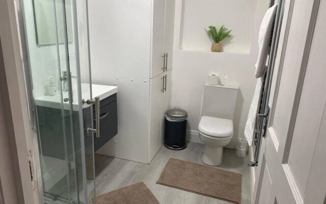 Modern Apartment in Nice Area in South London