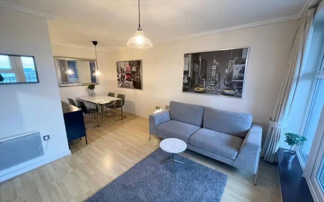 LUXURY APARTMENT, SAUNA, GYM, 24hrs Concierge