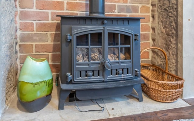 Sleeps 5 - 3 Bedrooms - walk to the square
