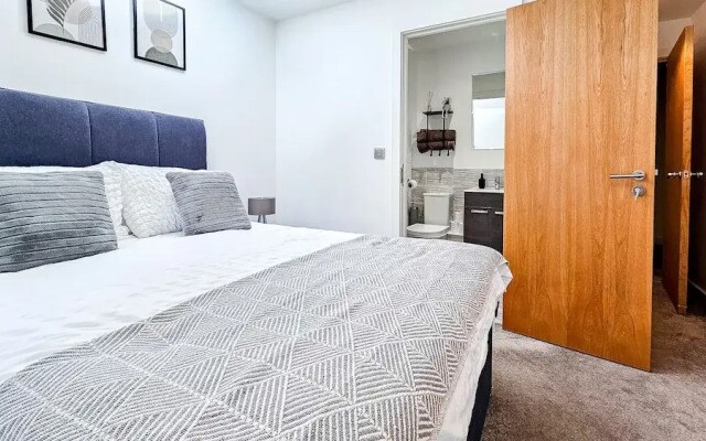 Cosy 2 Bedroom 2 Bath Apartment With Free Parking